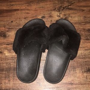 Faux fur slides